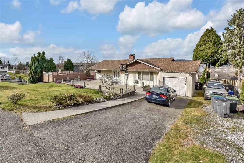 12031 101 Avenue Surrey British Columbia, V3V 2Z2 - 5 Bedrooms Home For Sale