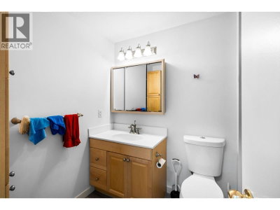 918 RODERICK Avenue | Coquitlam British Columbia | Slide Image Twenty