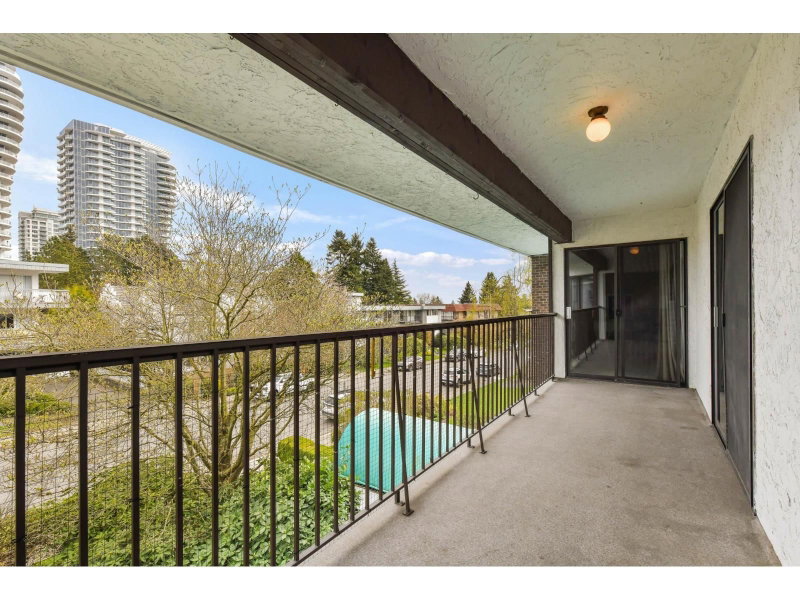 1521 BLACKWOOD Street White Rock British Columbia, V4B 3V6 - 2 Bedrooms Condo For Sale