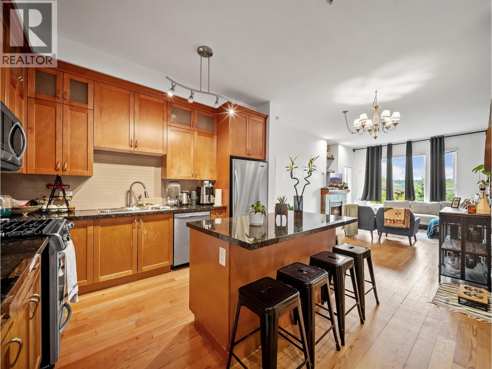 250 SALTER Street, New Westminster, British Columbia V3M 0B7