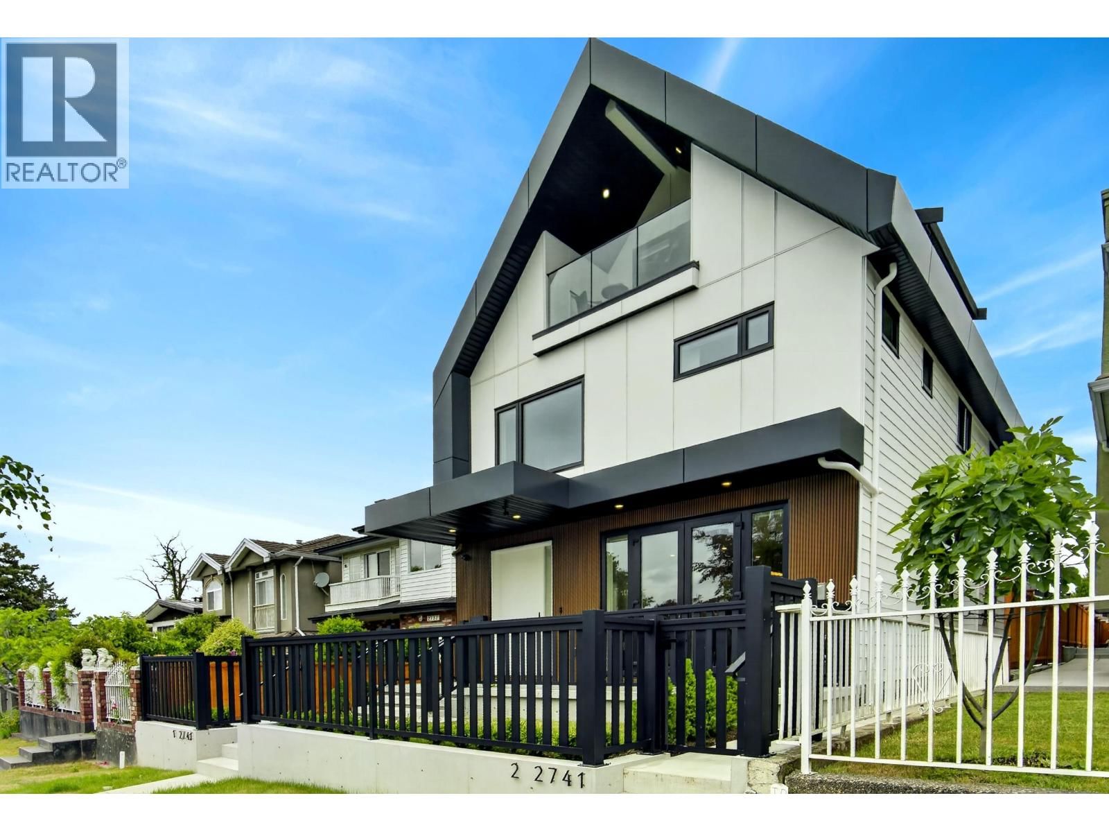 2741 7TH Avenue, Vancouver, British Columbia V5M 1T8