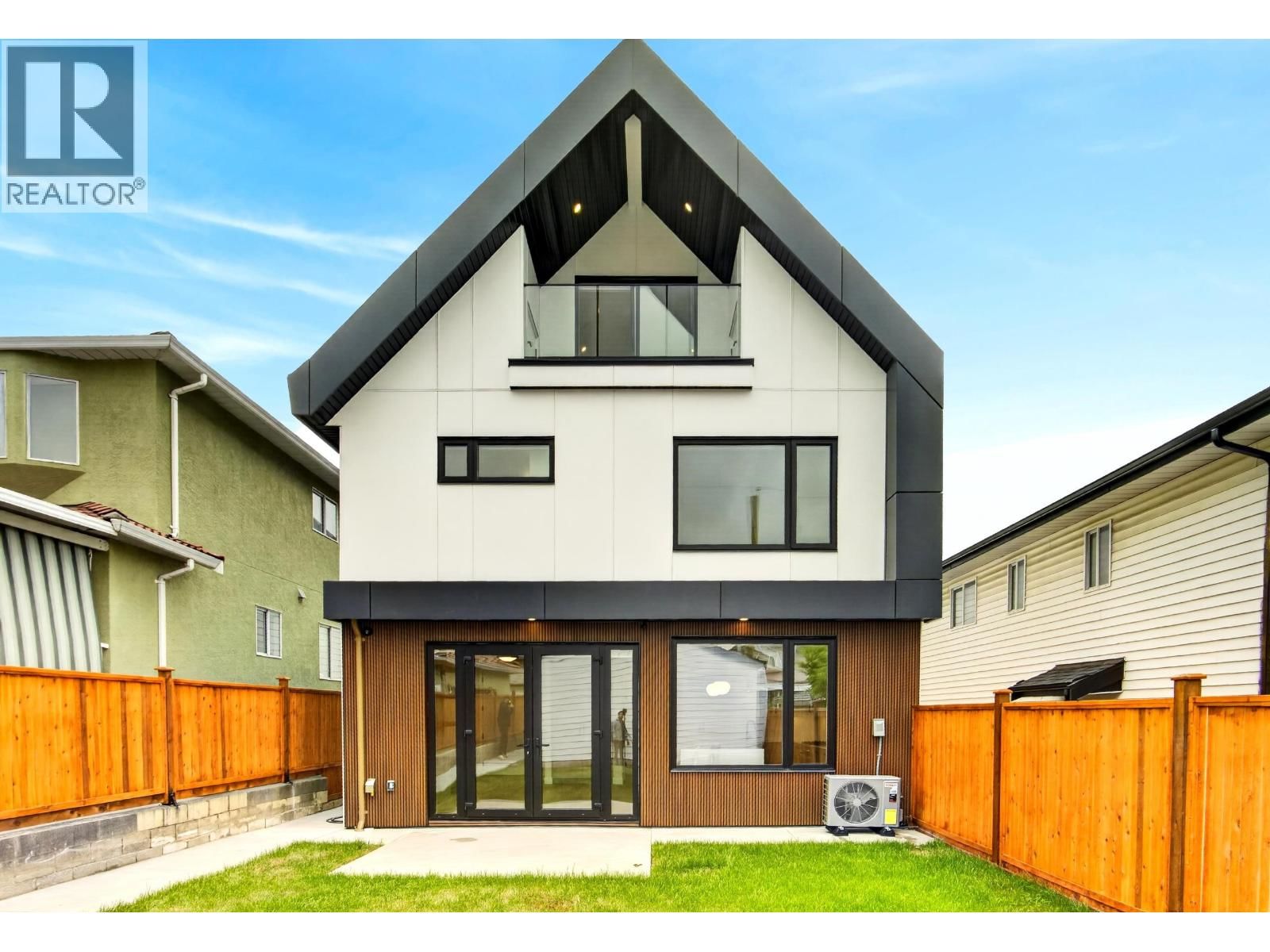 2741 7TH Avenue, Vancouver, British Columbia V5M 1T8