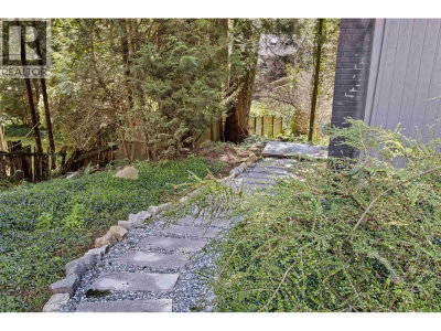 615 KINGS Road | North Vancouver British Columbia | Slide Image Eighteen