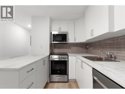615 KINGS Road | North Vancouver British Columbia | Slide Image Twenty-five