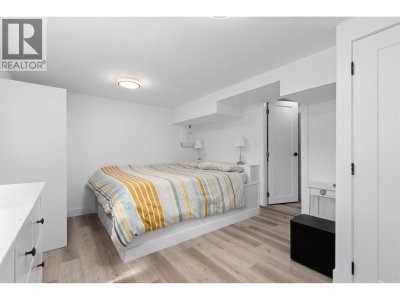 615 KINGS Road | North Vancouver British Columbia | Slide Image Thirty
