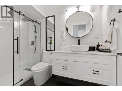 615 KINGS Road | North Vancouver British Columbia | Slide Image Nine