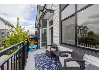 17555 57A Avenue | Surrey British Columbia | Slide Image Thirty
