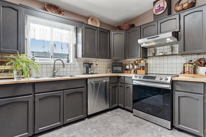 9055 ASHWELL Road Chilliwack British Columbia, V2P 7S6 - 3 Bedrooms Home For Sale