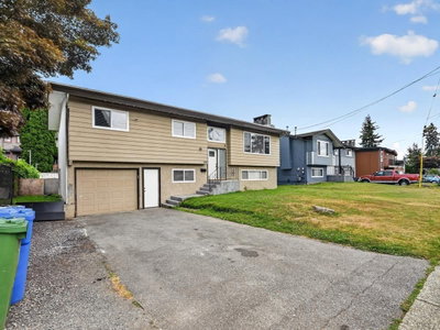 2068 RIDGEWAY Street | Abbotsford British Columbia | Slide Image Two