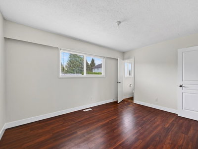 2068 RIDGEWAY Street | Abbotsford British Columbia | Slide Image Nine