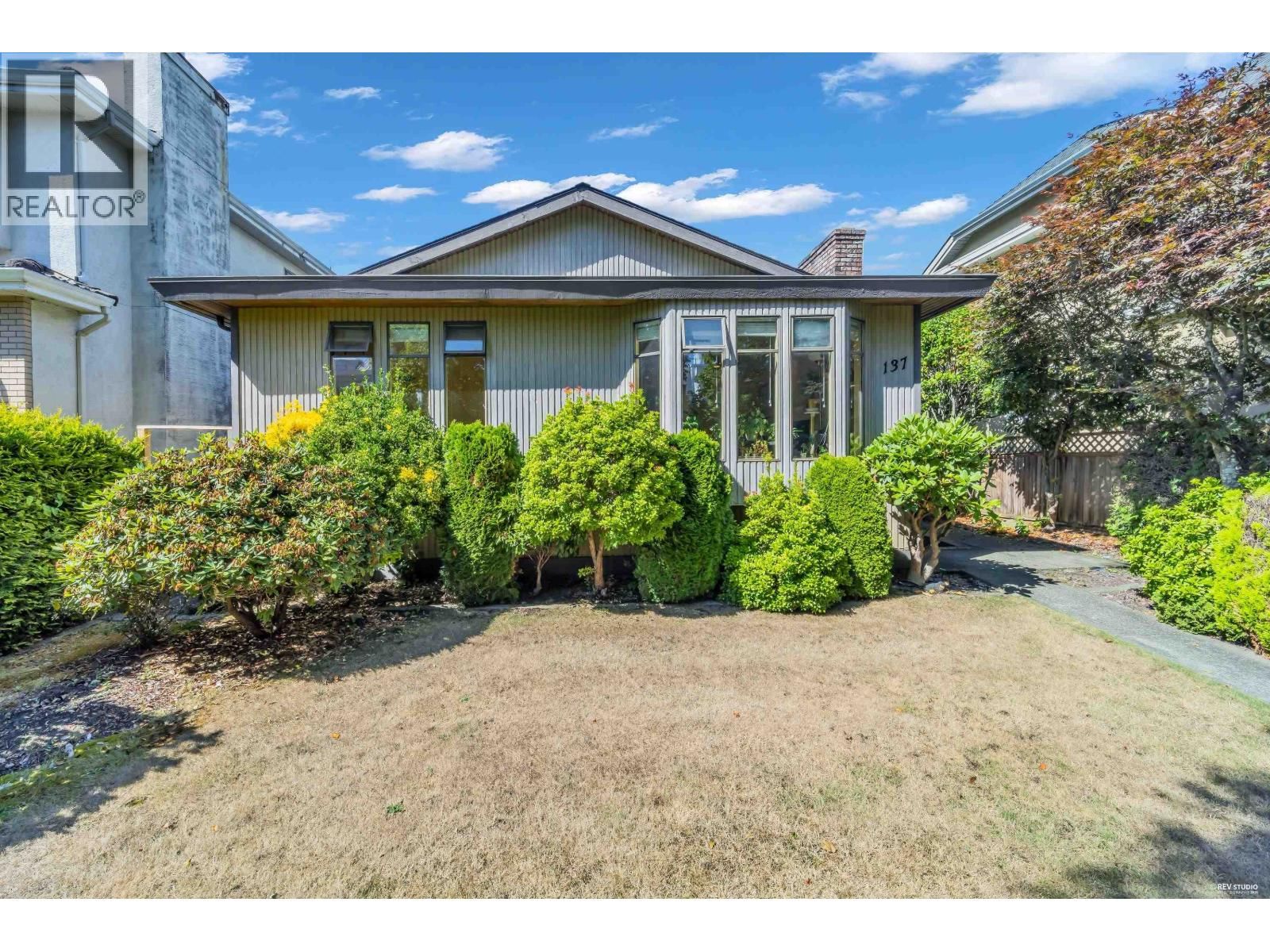 137 WOODSTOCK Avenue, Vancouver, British Columbia V5Y 2R7