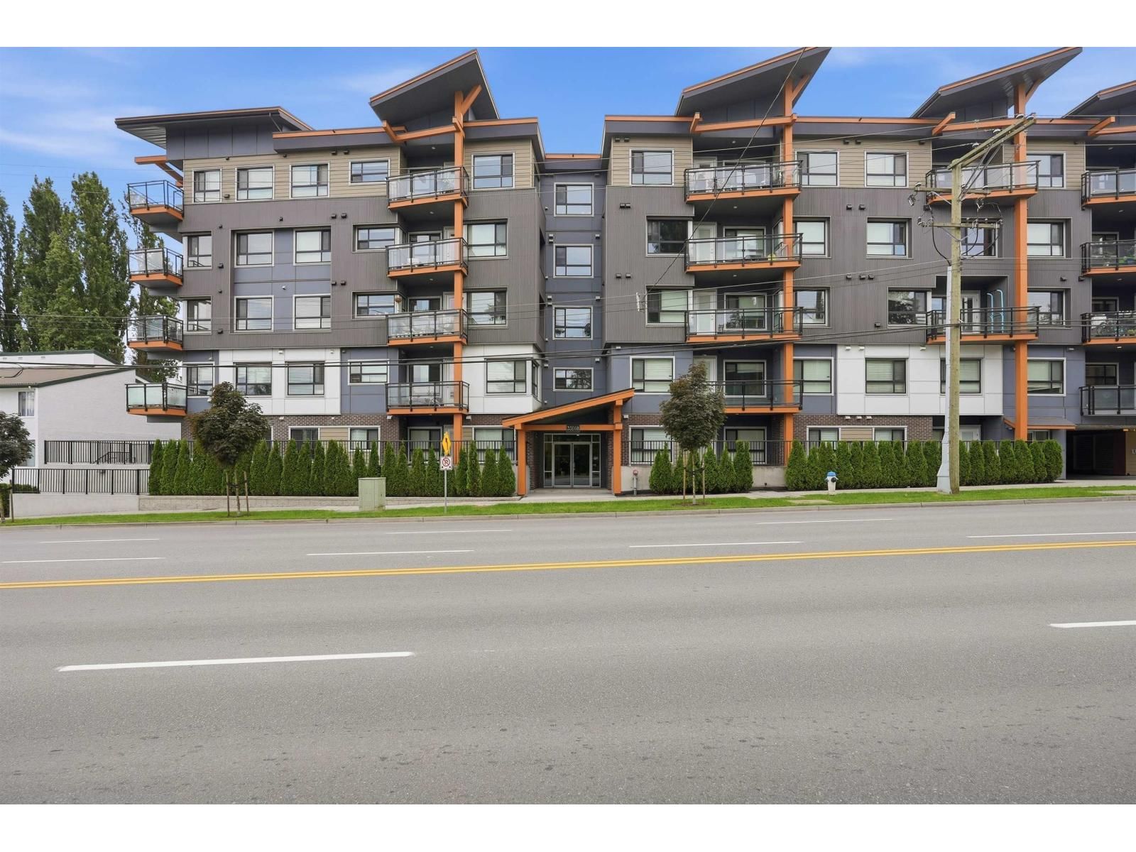 33568 GEORGE FERGUSON Way, Abbotsford, British Columbia V2S 0M3