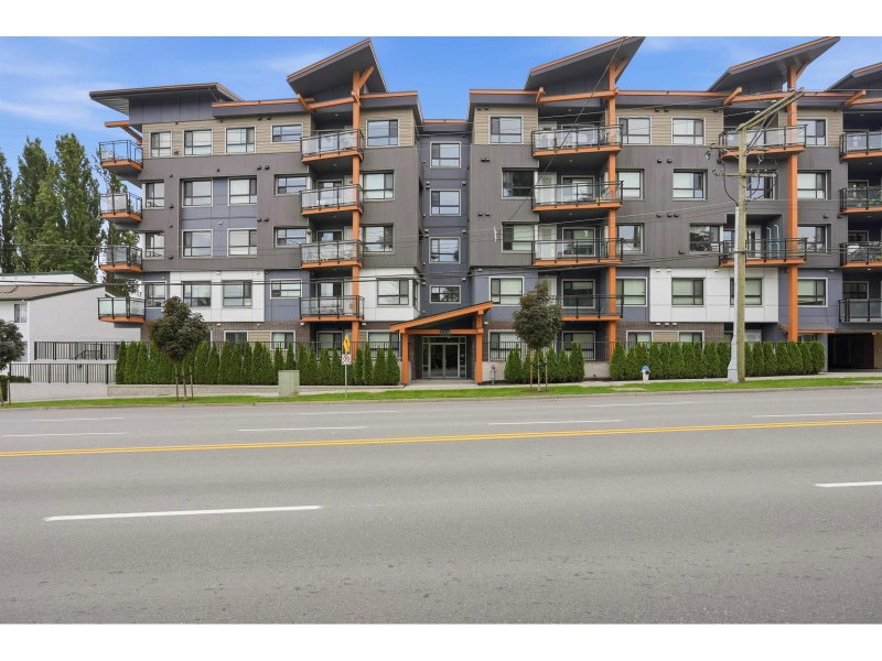 33568 GEORGE FERGUSON Way Abbotsford British Columbia, V2S 0M3 - 3 Bedrooms Condo For Sale