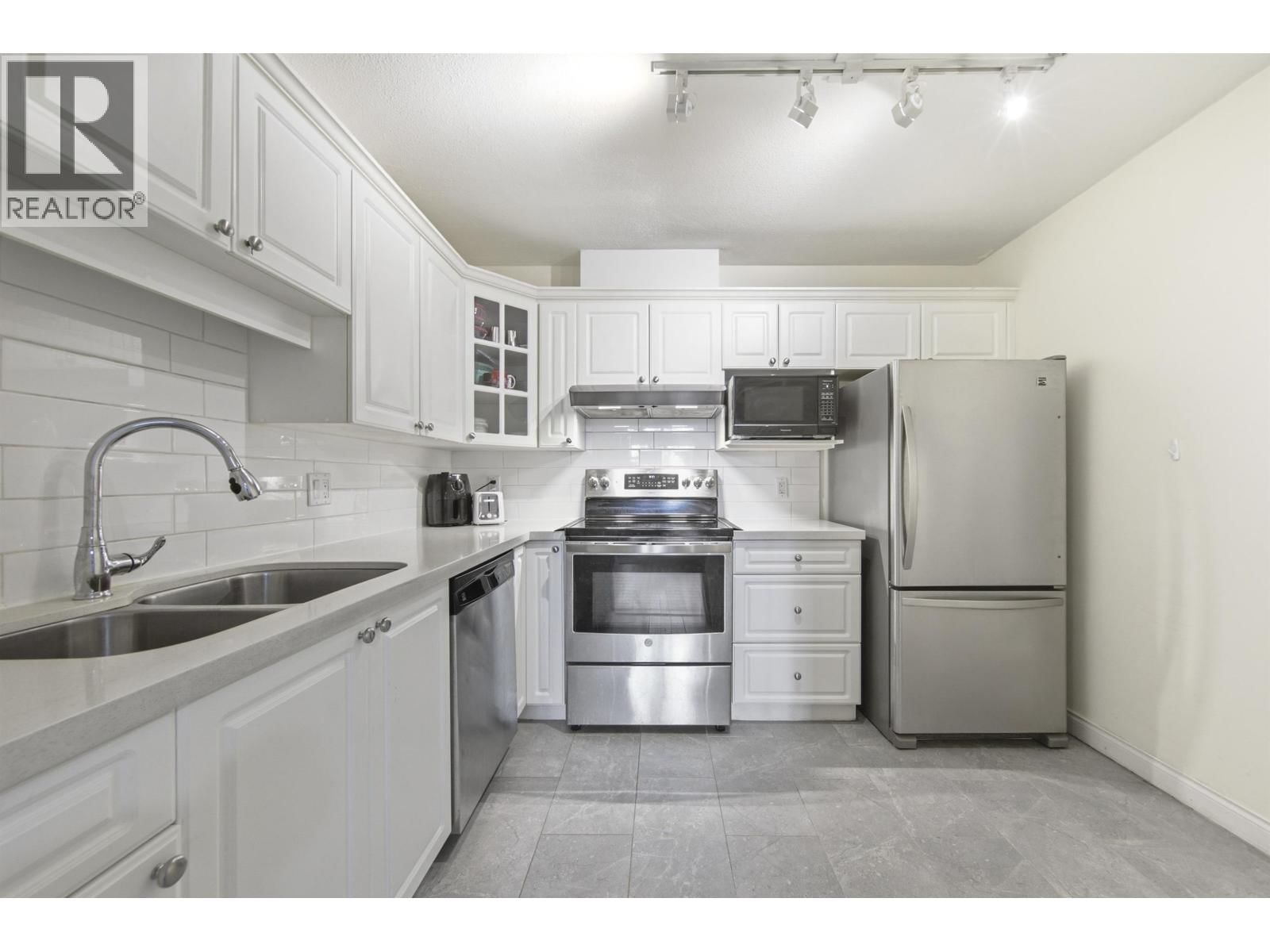 5735 HAMPTON Place, Vancouver, British Columbia V6T 2G8