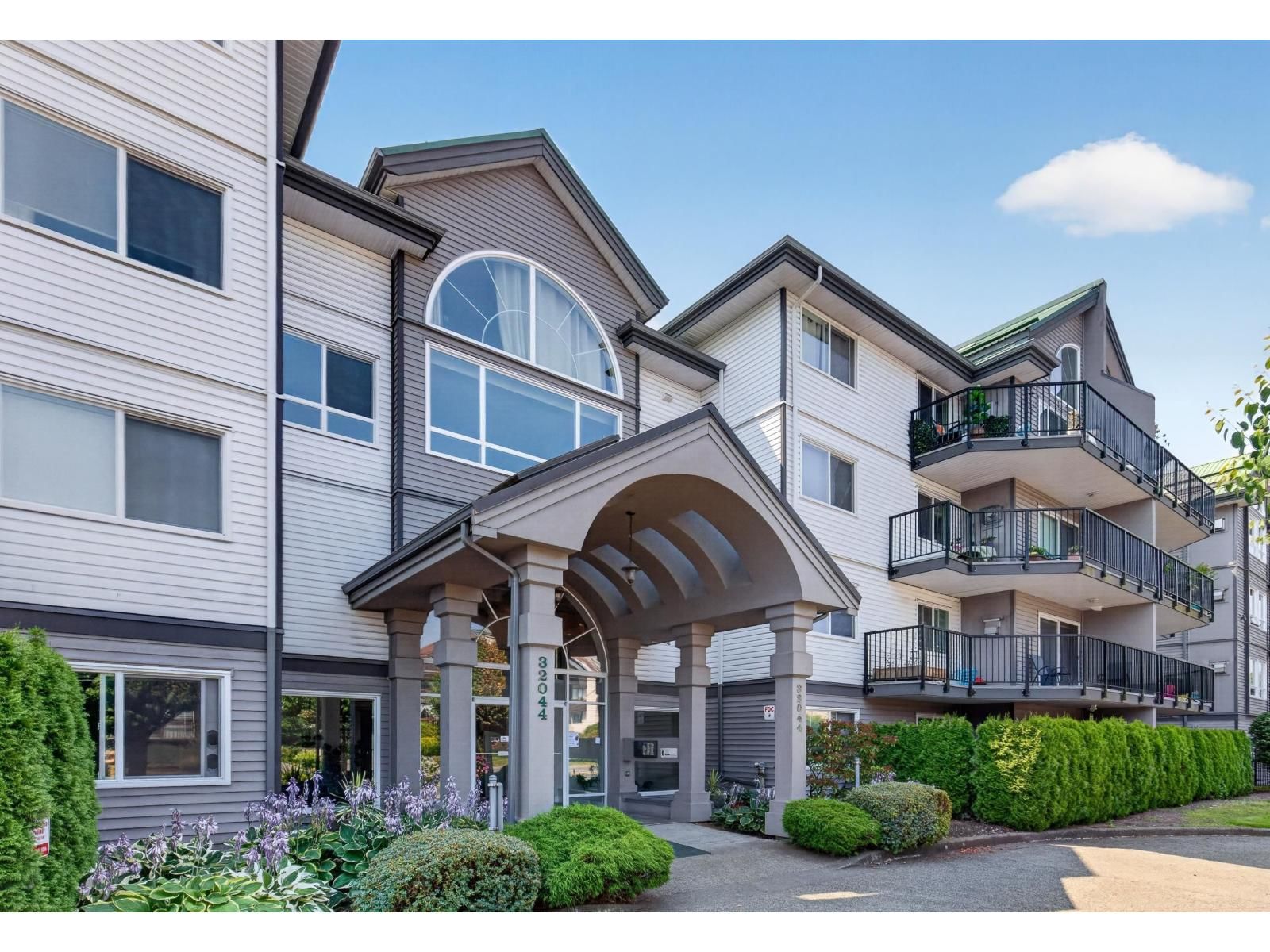 32044 OLD YALE Road, Abbotsford, British Columbia V2T 2C9