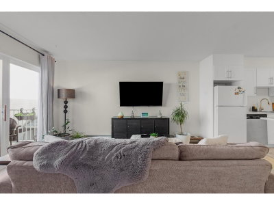45669 MCINTOSH Drive | Chilliwack British Columbia | Slide Image Three