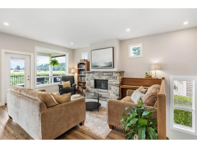 10392 WEDGEWOOD Drive | Chilliwack British Columbia | Slide Image Four