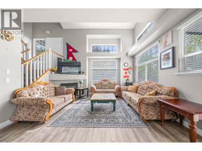 11495 COTTONWOOD Drive | Maple Ridge British Columbia | Slide Image Four