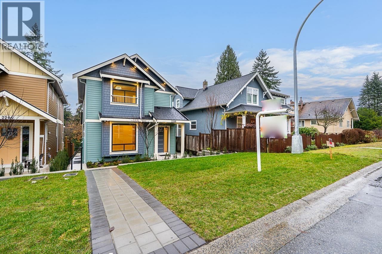 2208 ST GEORGE Street, Port Moody, British Columbia V3H 2G2
