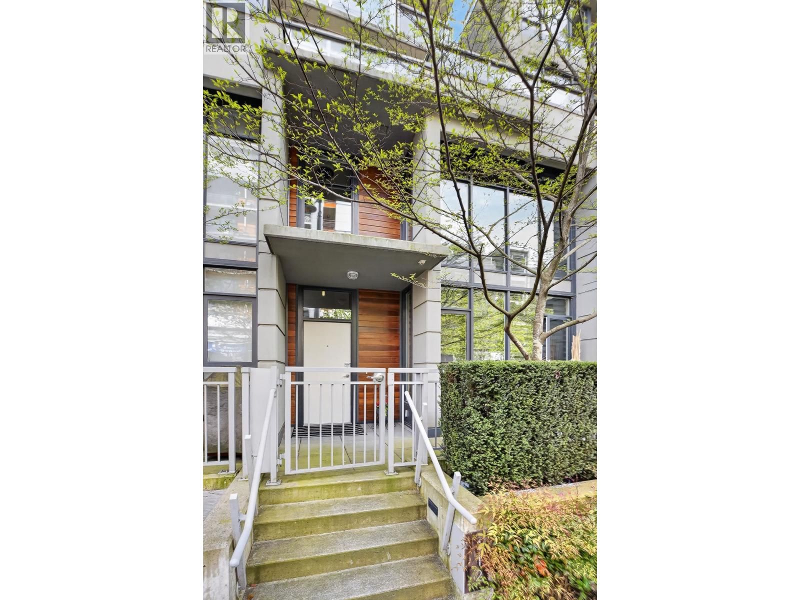 112 1ST Avenue, Vancouver, British Columbia V5Y 0H4