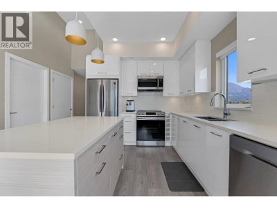 38033 SECOND Avenue | Squamish British Columbia | Slide Image Nine