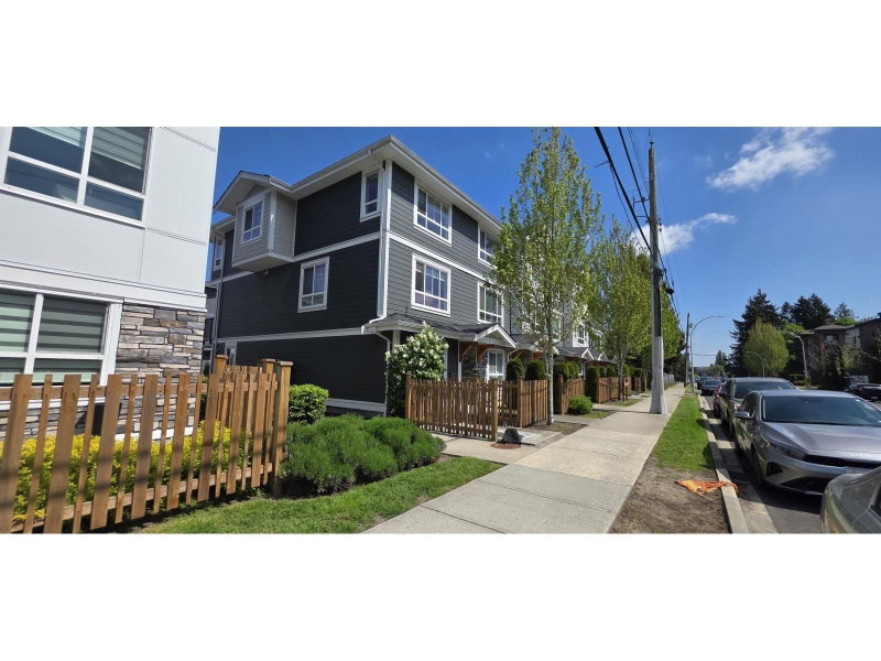 19753 55A AVENUE Avenue Langley British Columbia, V3A 0J9 - 3 Bedrooms Condo For Sale