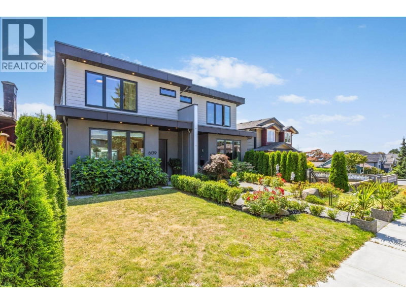 609 4TH Street North Vancouver British Columbia, V7L 1J9 - 4 Bedrooms Condo For Sale