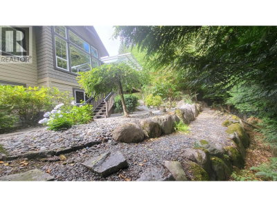 62 ASHWOOD Drive | Port Moody British Columbia | Slide Image Six
