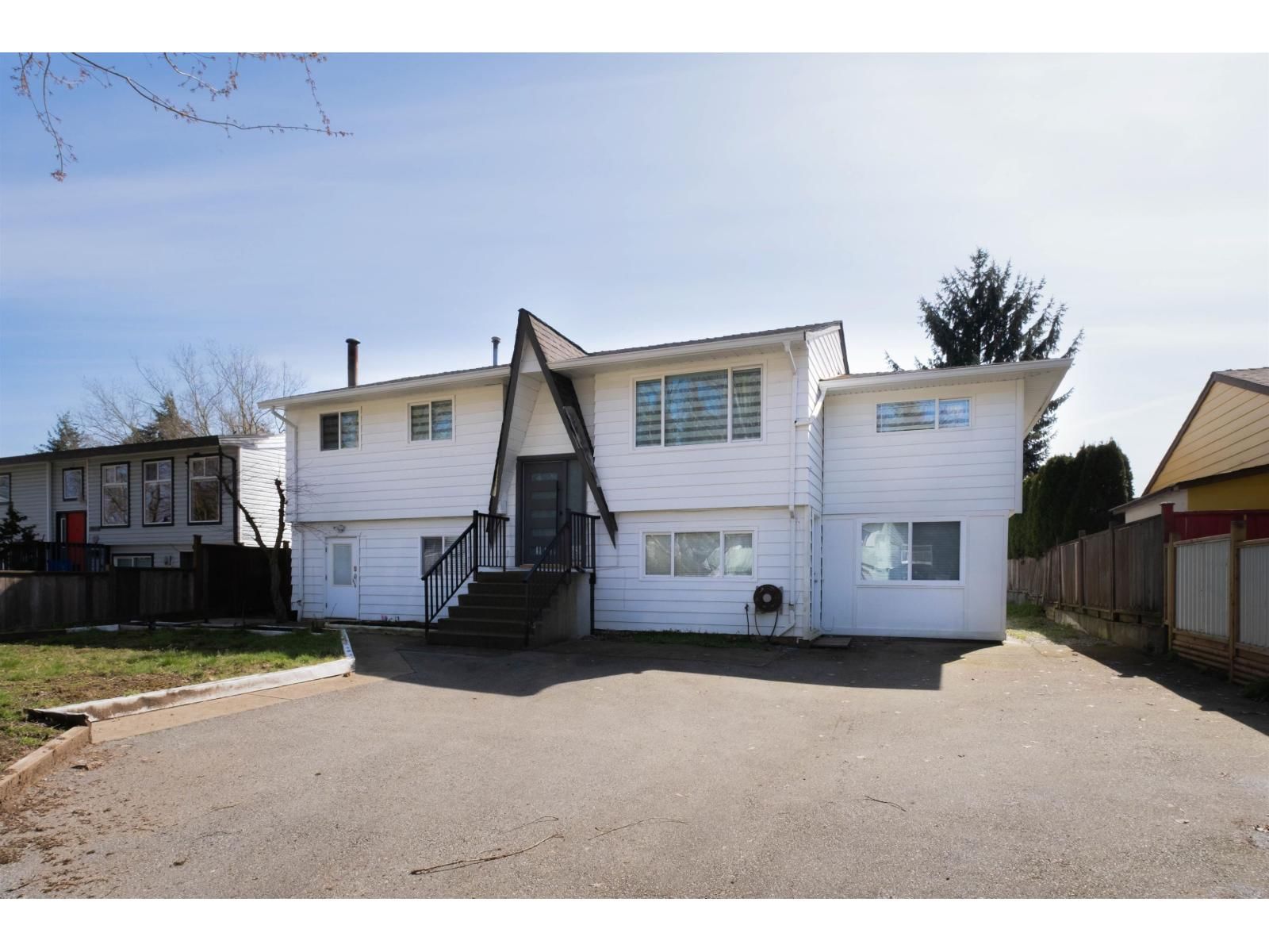 17396 62A Avenue, Surrey, British Columbia V3S 5J1