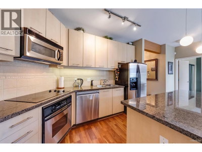 560 RAVEN WOODS Drive | North Vancouver British Columbia | Slide Image Two