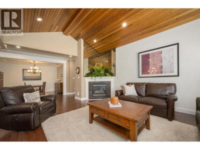 825 ROBINSON Street | Coquitlam British Columbia | Slide Image Three