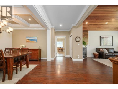 825 ROBINSON Street | Coquitlam British Columbia | Slide Image Six