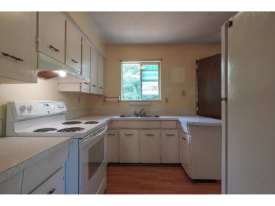 17844 57A Avenue | Surrey British Columbia | Slide Image Eleven