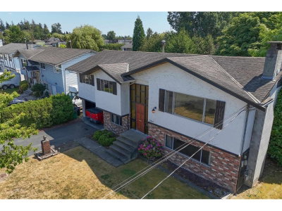 17844 57A Avenue | Surrey British Columbia | Slide Image Three