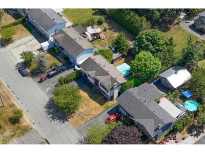 17844 57A Avenue | Surrey British Columbia | Slide Image Four