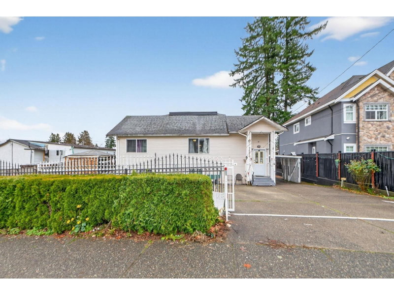 7576 140 Street Surrey British Columbia, V3W 5J8 - 5 Bedrooms Home For Sale