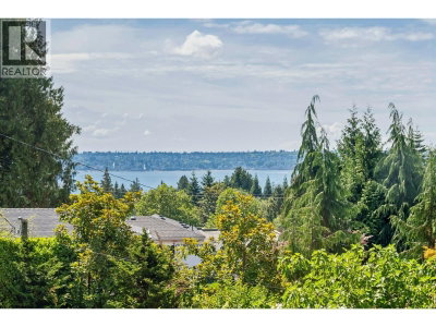 1768 OTTAWA Place | West Vancouver British Columbia | Slide Image Three