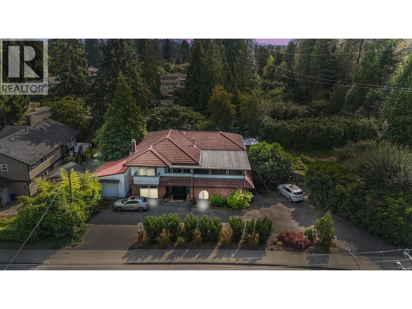 815 29TH Street, North Vancouver, British Columbia V7K 1B6