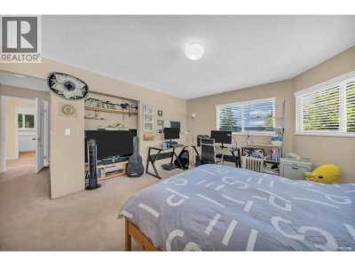 3898 FROMME Road | North Vancouver British Columbia | Slide Image Thirty-two