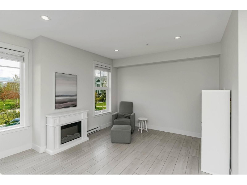 21150 76A Avenue Langley British Columbia, V2Y 0V9 - 5 Bedrooms Condo For Sale