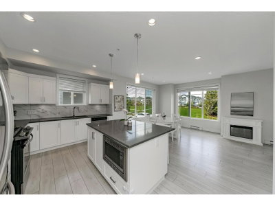 21150 76A Avenue | Langley British Columbia | Slide Image Three