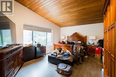 2525 NORCREST Court | Burnaby British Columbia | Slide Image Thirteen