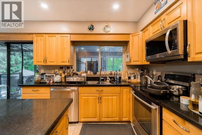 2525 NORCREST Court | Burnaby British Columbia | Slide Image Six