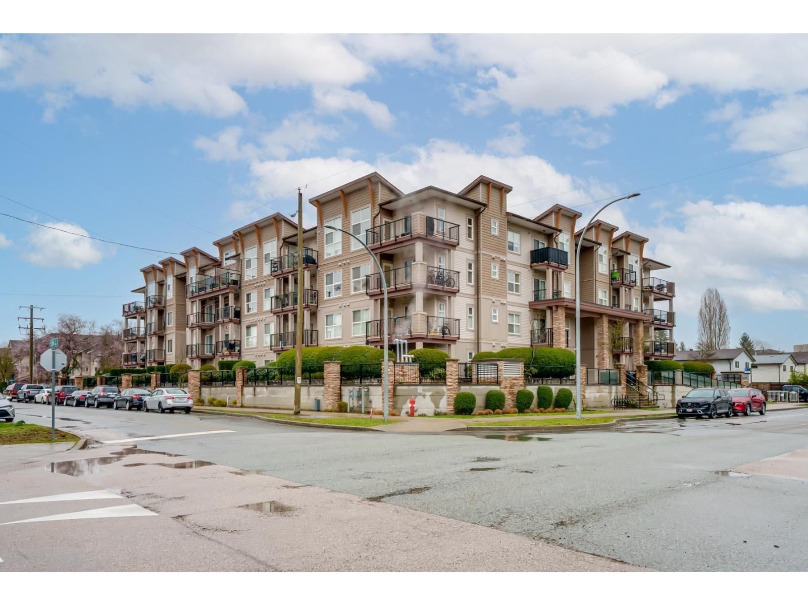 20175 53 Avenue, Langley, British Columbia V3A 0J8