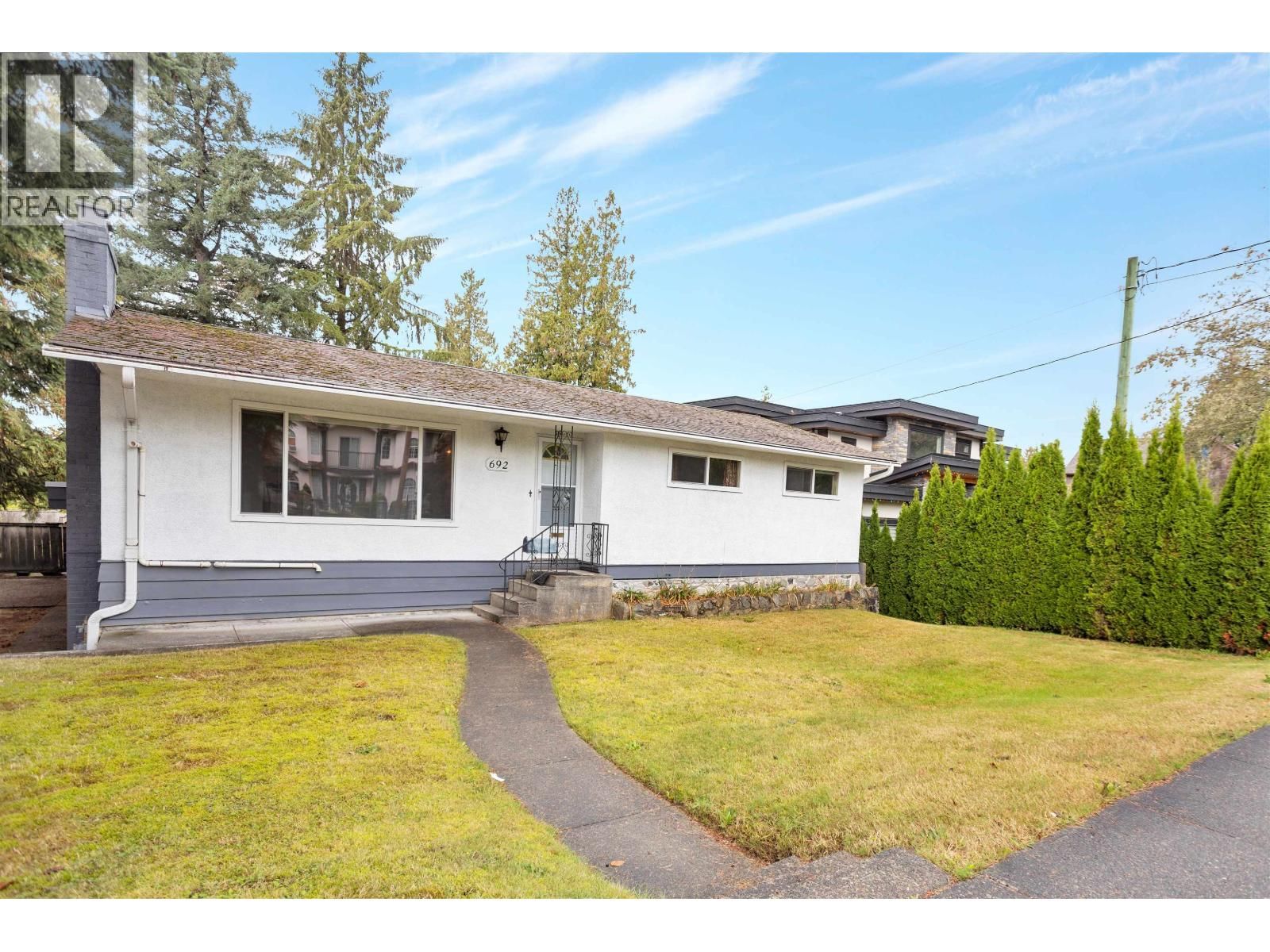 692 BLUE MOUNTAIN Street, Coquitlam, British Columbia V3J 4R9