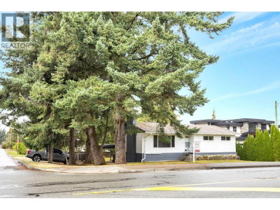 692 BLUE MOUNTAIN Street | Coquitlam British Columbia | Slide Image Sixteen