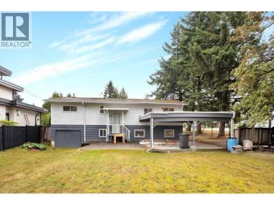 692 BLUE MOUNTAIN Street | Coquitlam British Columbia | Slide Image Four
