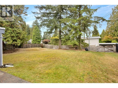 692 BLUE MOUNTAIN Street | Coquitlam British Columbia | Slide Image Five