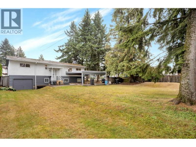 692 BLUE MOUNTAIN Street | Coquitlam British Columbia | Slide Image Six