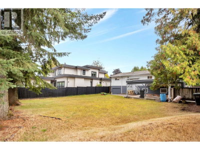 692 BLUE MOUNTAIN Street | Coquitlam British Columbia | Slide Image Seven